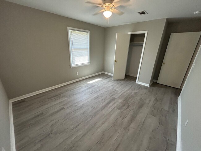 Building Photo - 3904 Anwood Dr