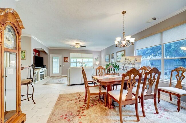 Building Photo - 1309 Modena Dr