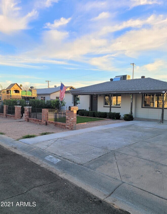Foto principal - 11125 W Indiana Ave
