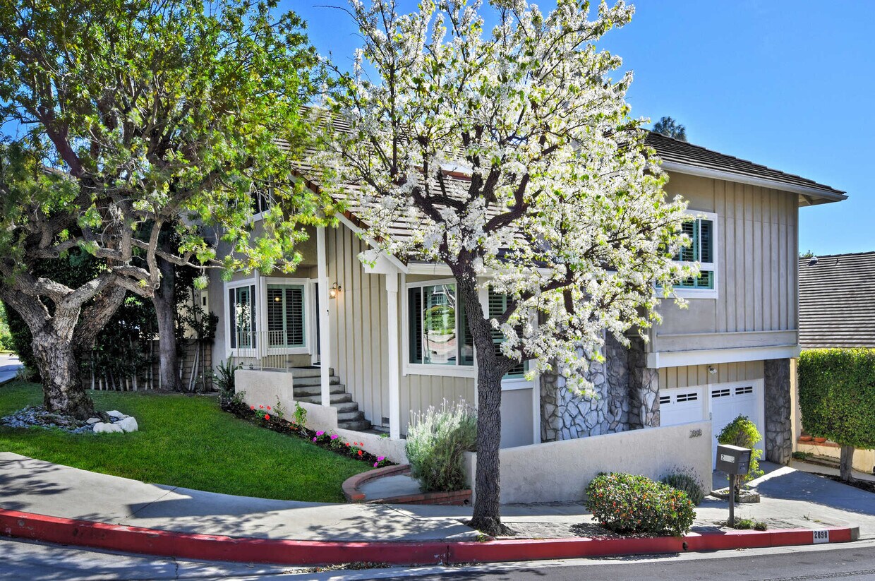 Foto principal - 2898 Woodwardia Dr