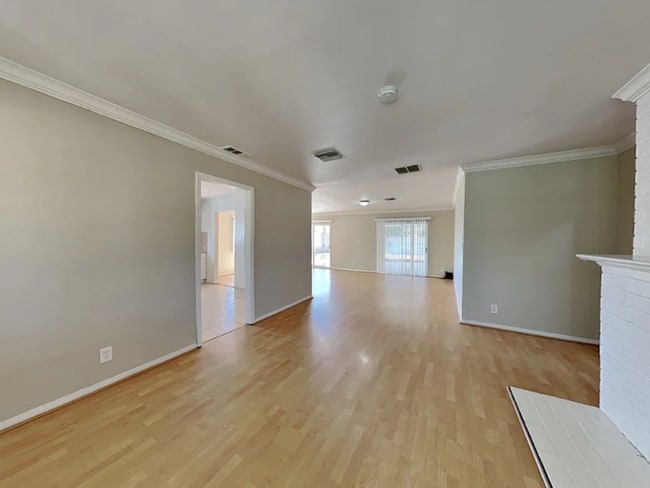 Building Photo - 7945 Lasaine Ave