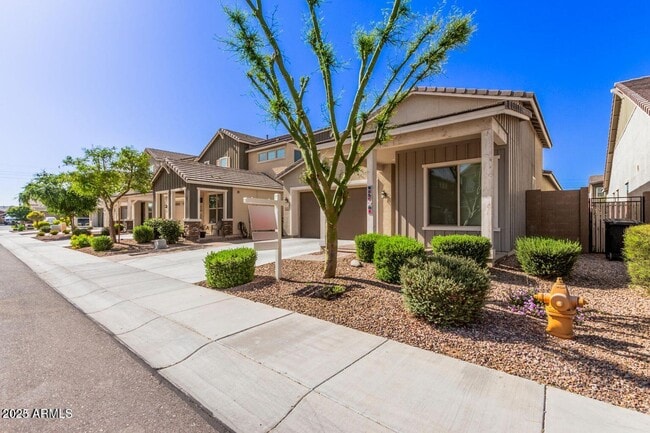 Building Photo - 2072 E Lantana Dr