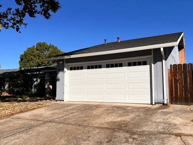 2 car garage - 9012 Cornwall Dr