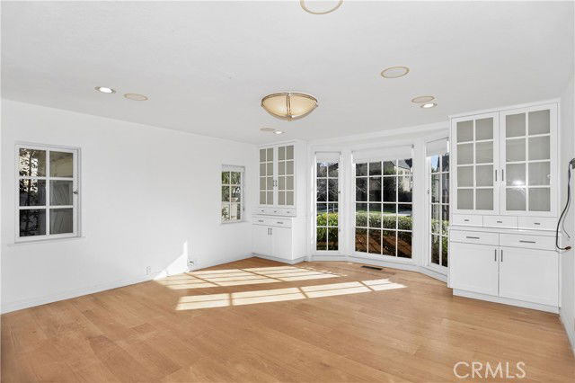 Foto del edificio - 6211 Warner Dr