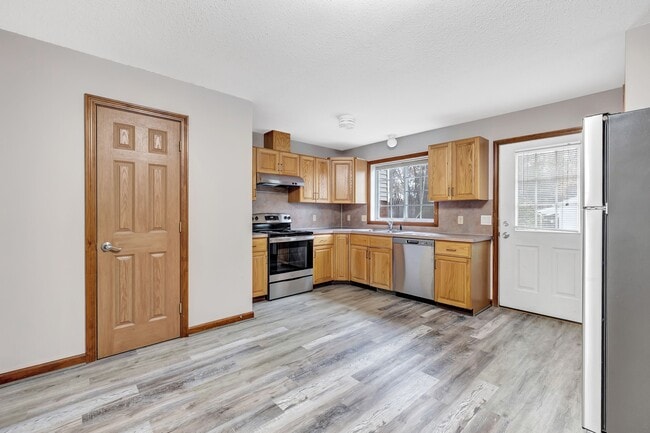 Building Photo - 1585 Highland Ave
