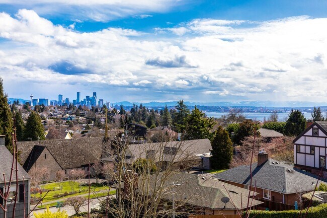 Building Photo - REDUCED AND $750 OFF!!!! Enjoy the Beauty ...
