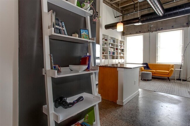 Foto del edificio - 221 W Lancaster Ave