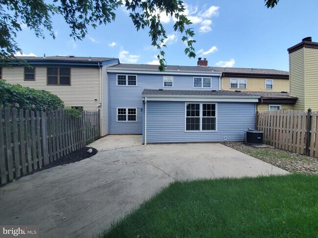Building Photo - 104 Eton Ln