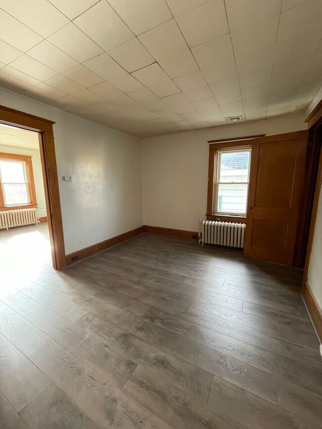 Building Photo - 933 W King St