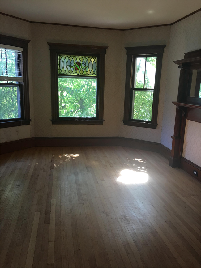 Foto del edificio - 592-594 Lowell St