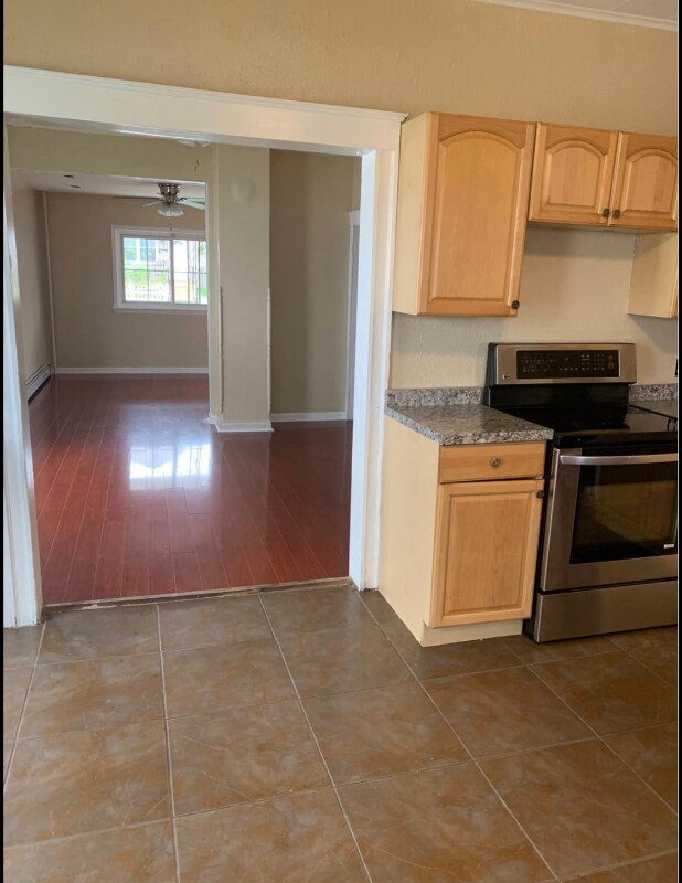 Foto del edificio - 382 E Grove St