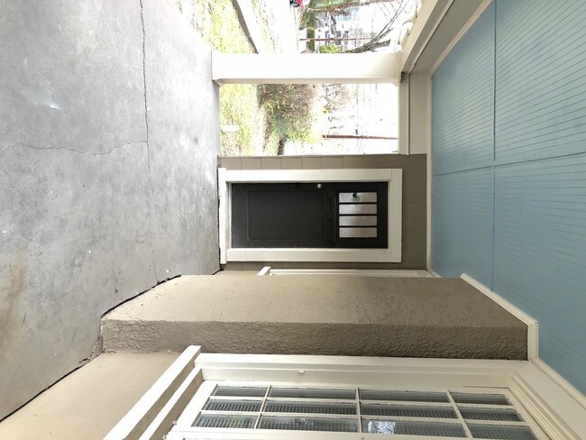 Building Photo - 3106 Vanderbilt Pl