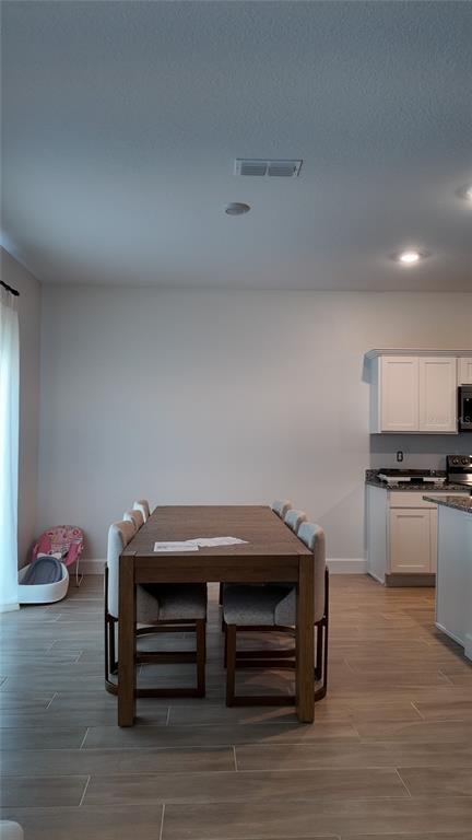 Building Photo - 8599 Sportsman Lp