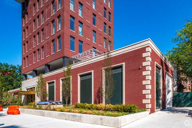 Building Photo - 347 Henry St