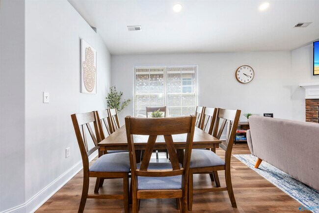 Foto del edificio - 265 Harold Murphy Dr