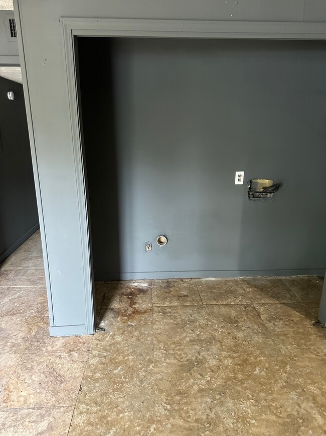 Building Photo - 809 George Kersh Dr