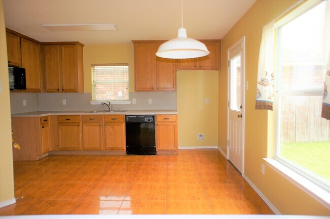 Come en la cocina - 5218 Fairtide Dr