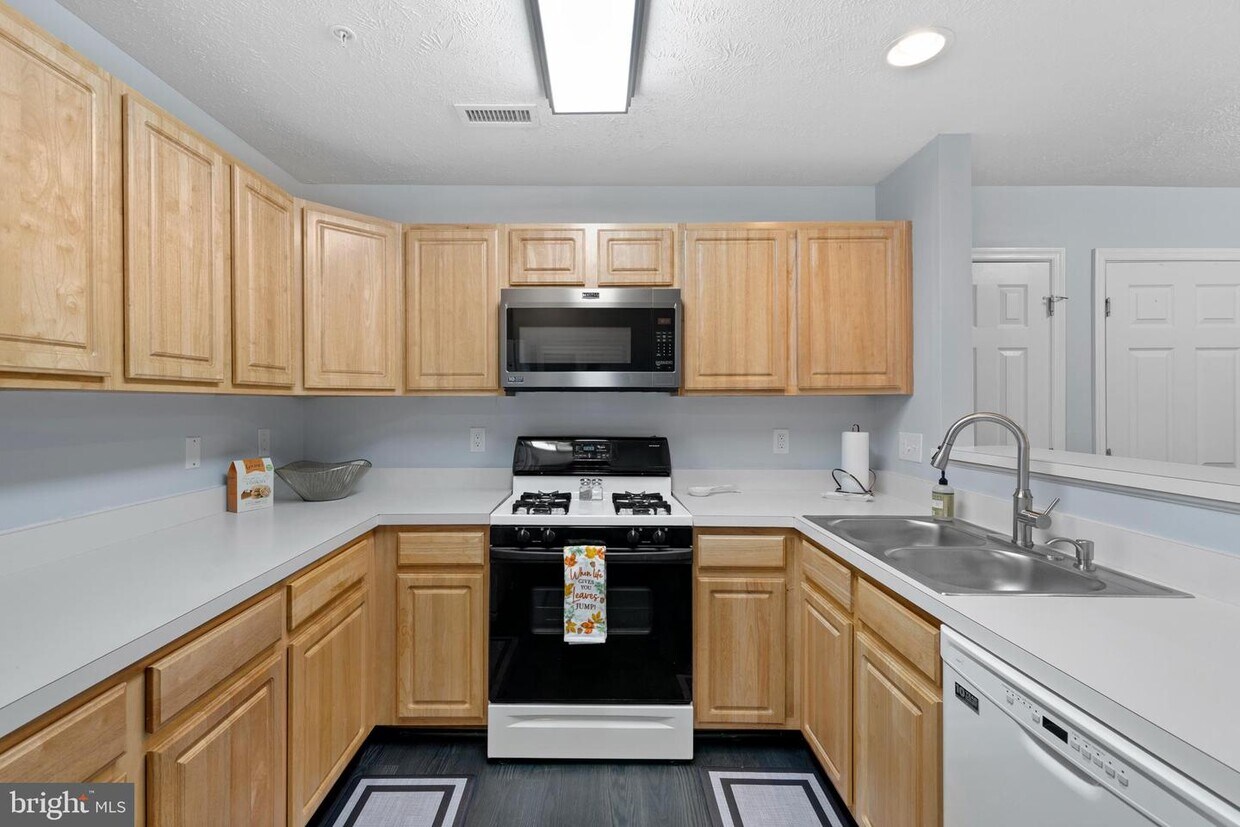 45512 Westmeath Way Unit B24, Great Mills, MD 20634 Room for Rent in Great Mills, MD