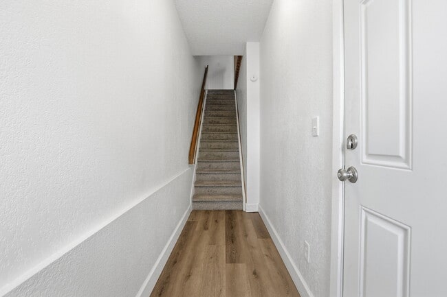 Building Photo - $2,045.95 - 2 Bed, 1.5 Bath Townhome in Centennial with Pool Access