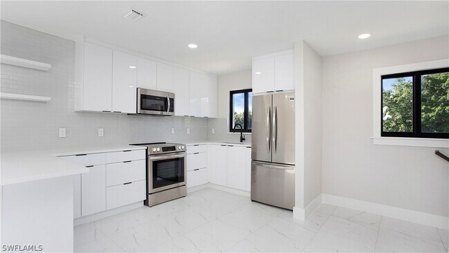 Foto del edificio - 9002 Somerset Ln