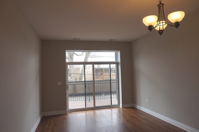 Foto del edificio - 2409 W Catalpa Ave