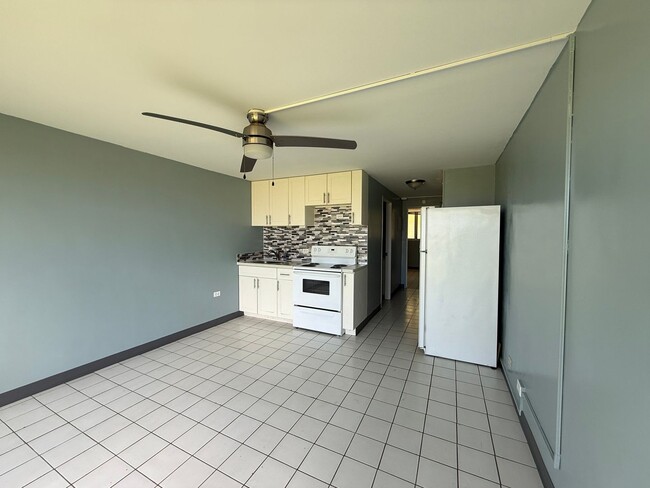 Building Photo - Makaha Surfside