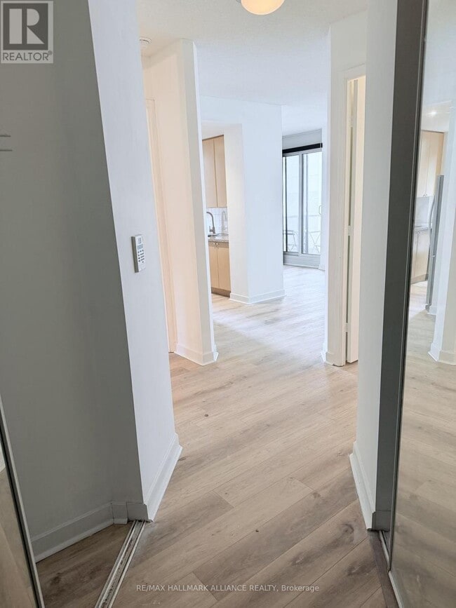 Building Photo - 85 Bloor St E