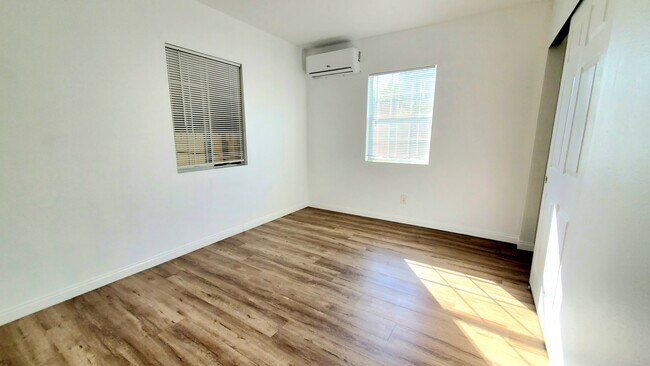Foto del edificio - 4085 Carlota Blvd