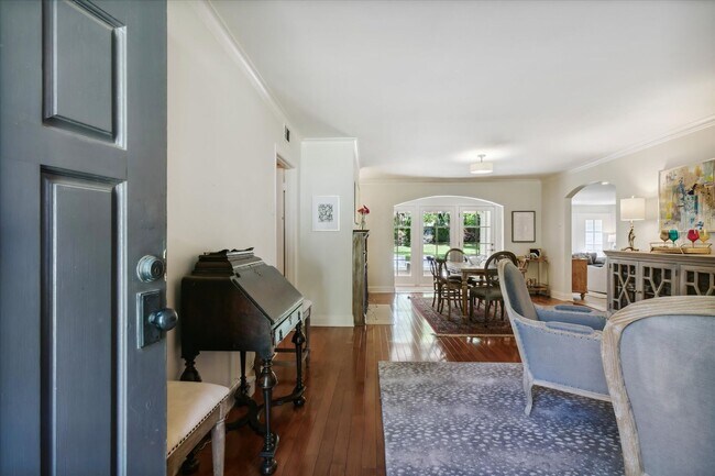 Foto del edificio - 5 bedroom 3 bathroom with over 3,500 square feet in East Memphis near Walnut Grove and Perkins