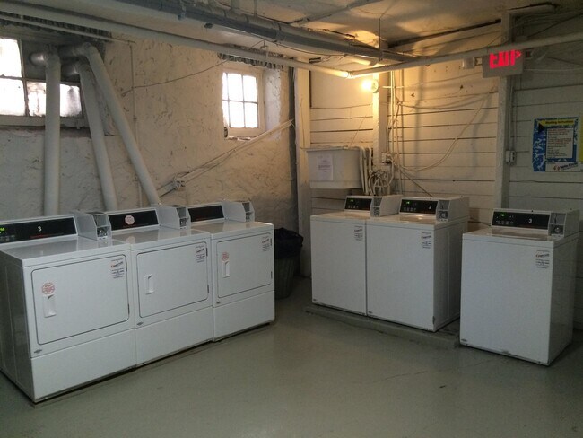 Building Photo - 9017 Bergenwood Ave