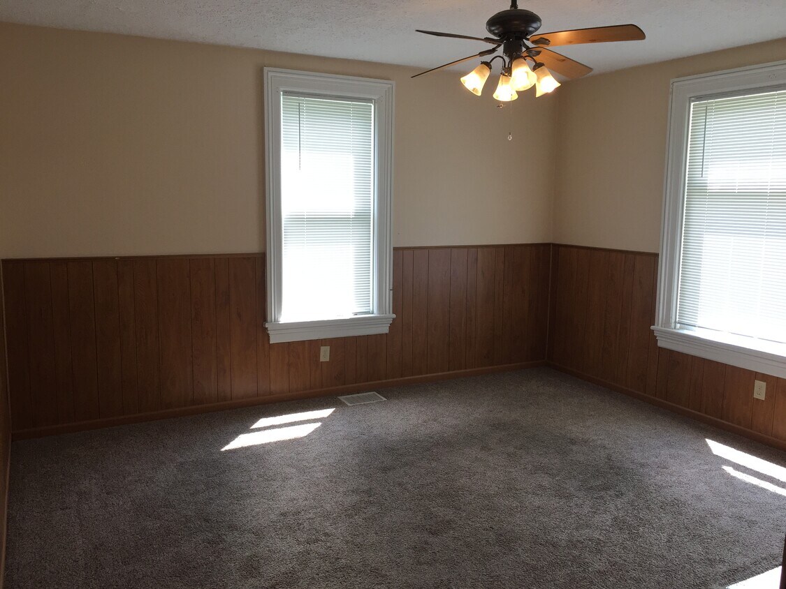 402 E Warren St Unit 1, Bucyrus, OH 44820 Apartments in Bucyrus, OH