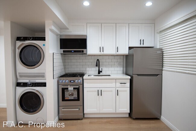 Building Photo - Studio, 1 bath Apartment - 2429 Cheremoya ...