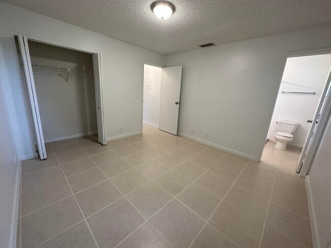 Building Photo - 4276 Line Dr