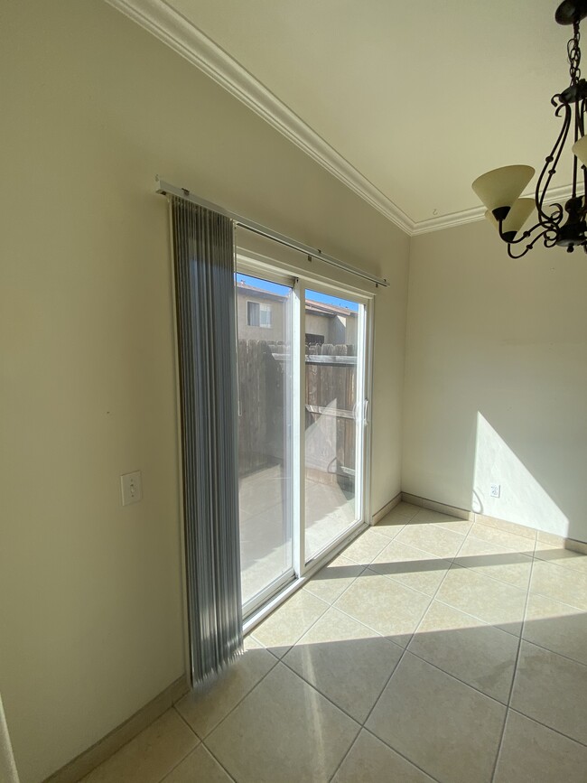 Building Photo - 1242 Persimmon Ave