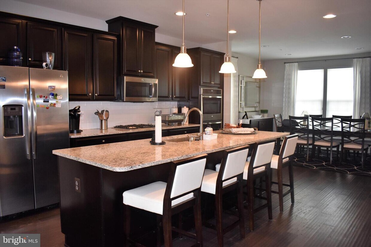 Primary Photo - 1603 Regent Manor Ct