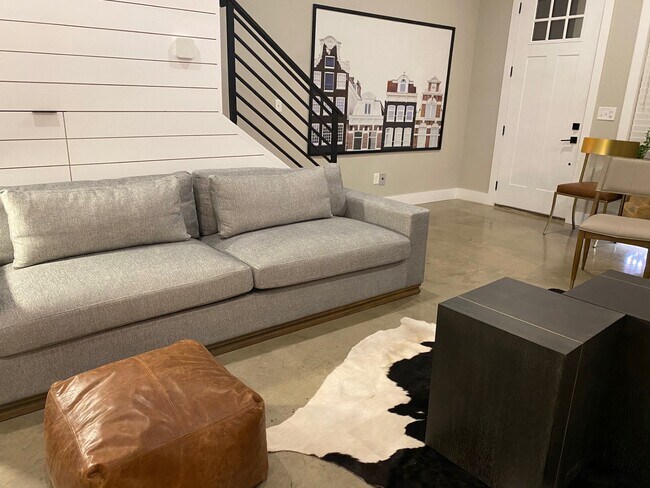 Foto del edificio - 1356 S Duncan Ave