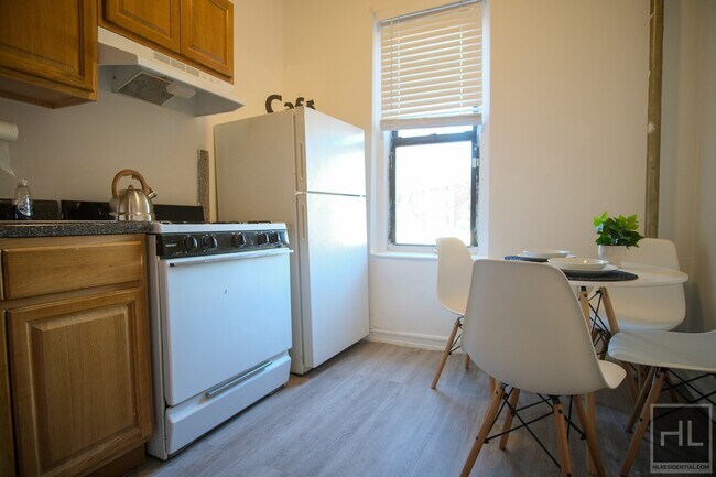 Building Photo - 1 Bedroom in Hudson Heights