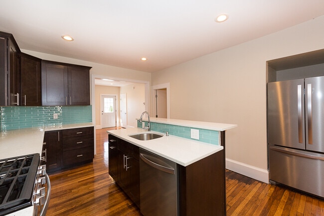 Building Photo - 9 Rock Valley Ave