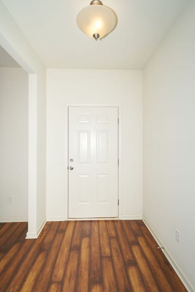 Foto del edificio - 4 Bedroom With Finished Basement in Westfield!