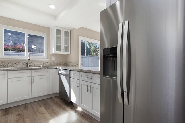 Foto del edificio - Renovated Townhome | Amazing South Coast Metro Costa Mesa Location