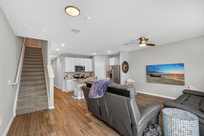 Building Photo - 392 SE Sea Hunt Way