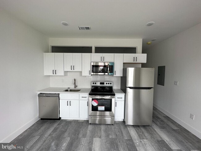 Building Photo - 1715 N 42nd St