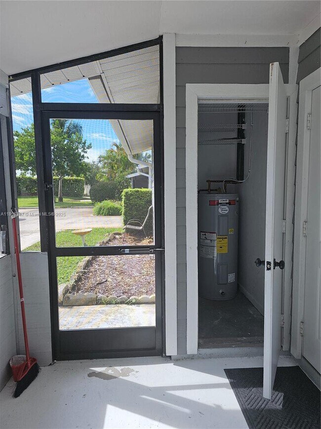 Foto del edificio - 9079 SE Hobe Ridge Ave