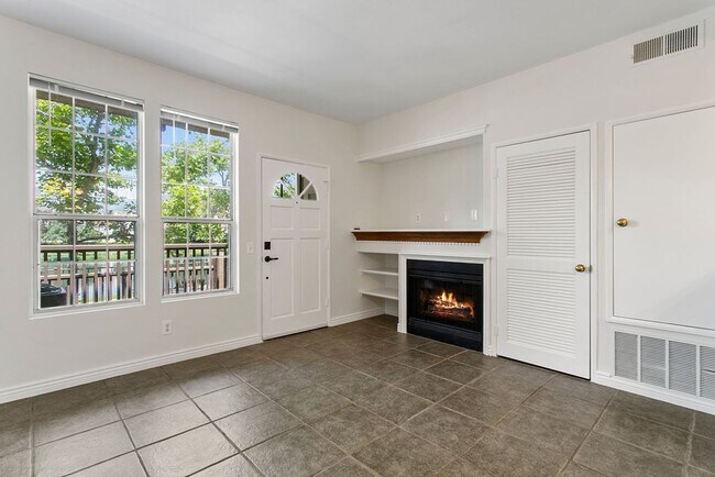 Building Photo - Lakefront Condo with Spectacular Views in ...