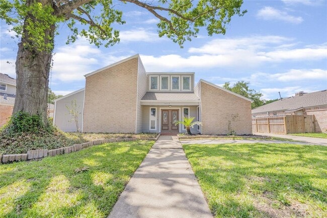 Building Photo - 15715 Creekhaven Dr