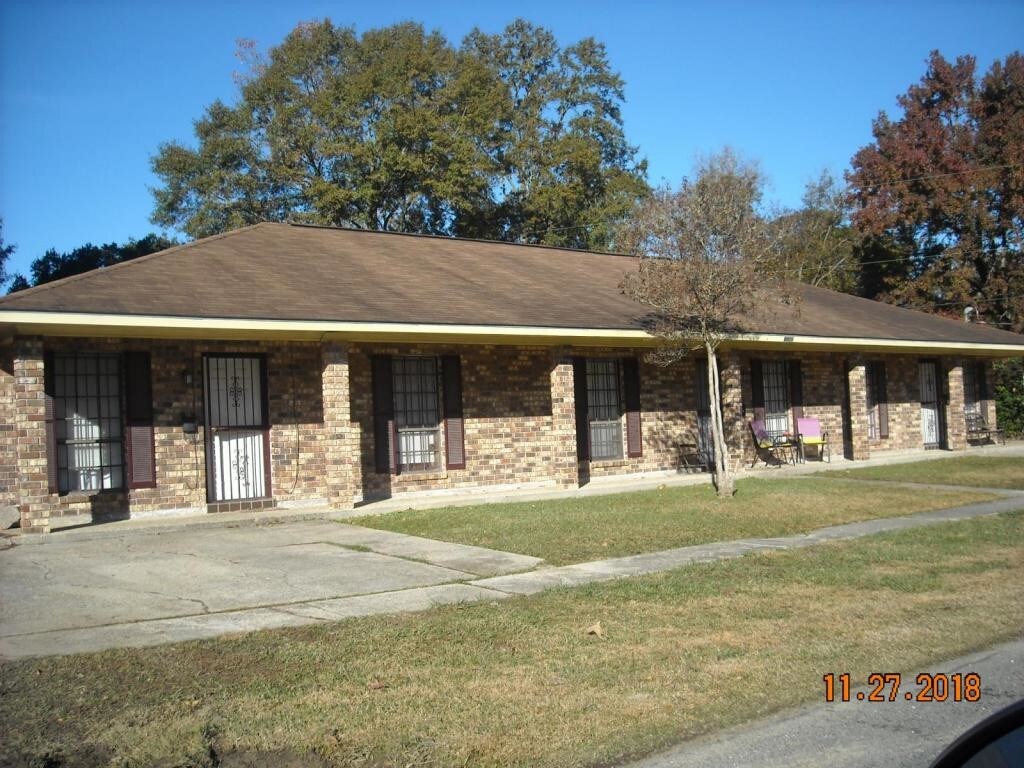 Foto principal - 8055 Rosewood St