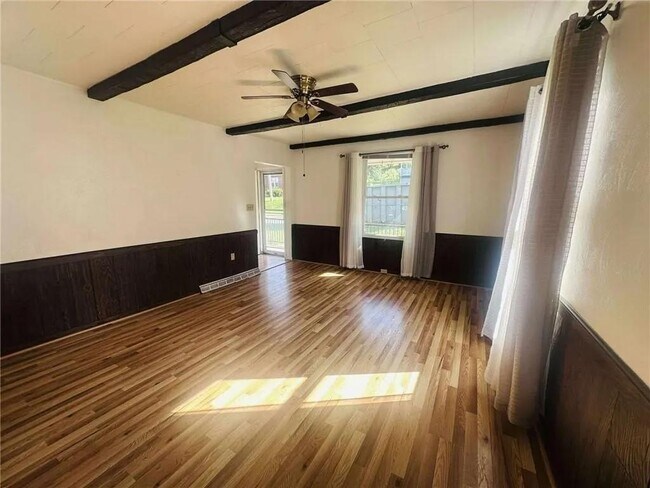 Foto del edificio - 136 Whitestown Rd