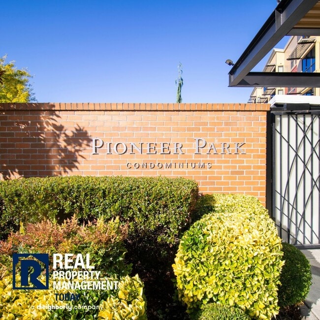 Building Photo - Fully Furnished Pioneer Park Condo!