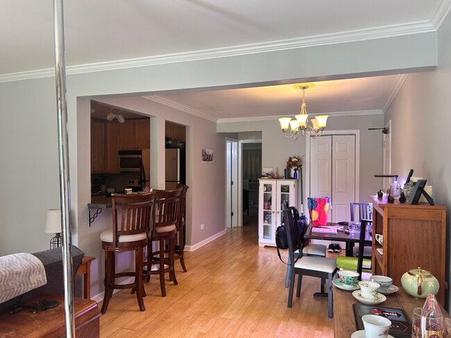 Building Photo - 520 E Spruce Dr