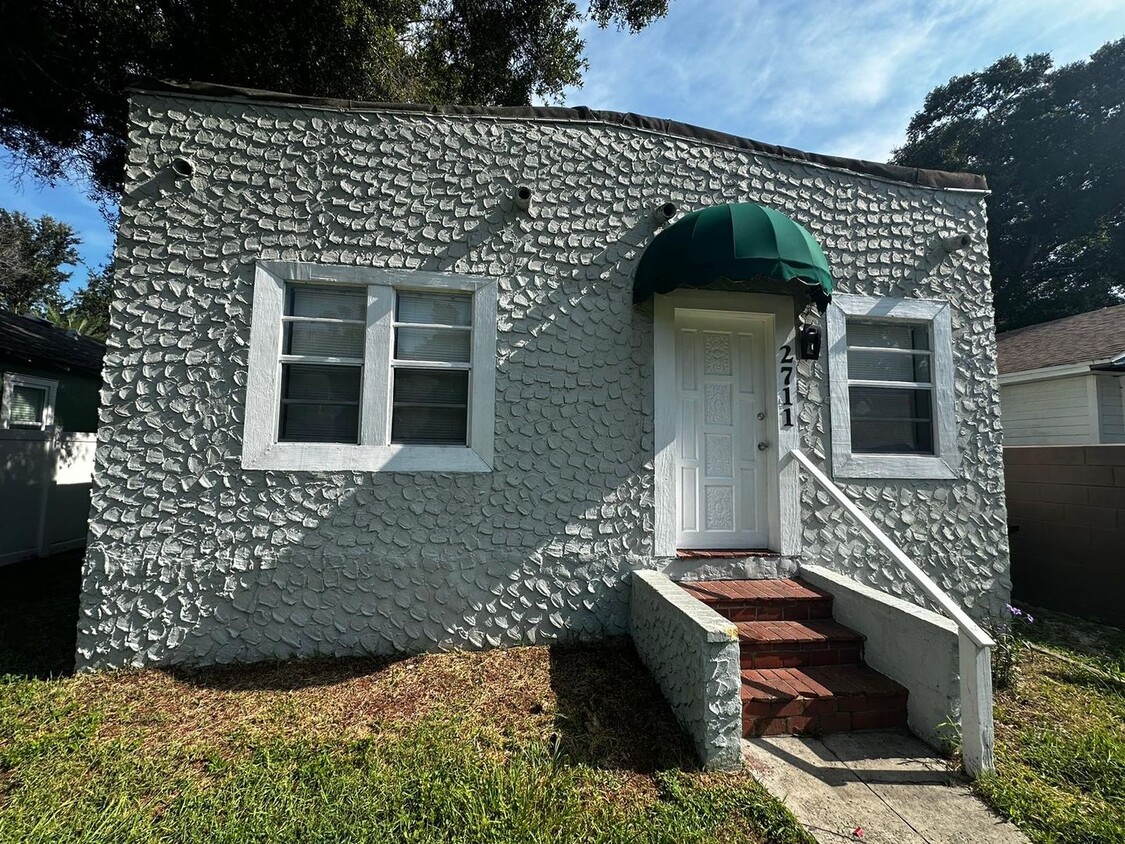 Primary Photo - AVAILABLE NOW - Remodeled 3 bed/1bath Home...